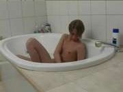 Сын ебет свою молодую мать ванной смотреть онлайн